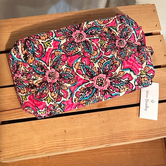 Vera Bradley Handbags - New Vera Bradley makeup pouch